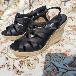 Vera wang woven wedges